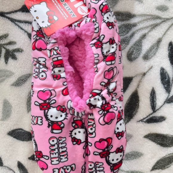 Hello Kitty Slippers/fuzzy socks - Picture 3 of 5